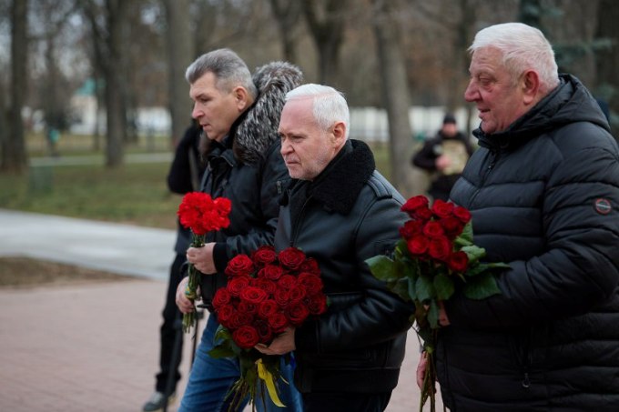Харків 14 грудня: покладання квітів до пам’ятника чорнобильцям у Молодіжному парку